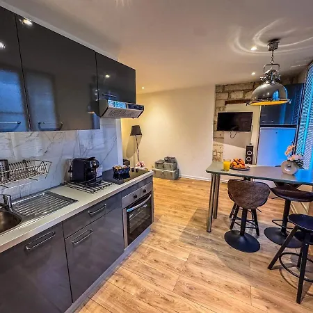 La Du Peyrou - 50m De L'arc De Triomphe *