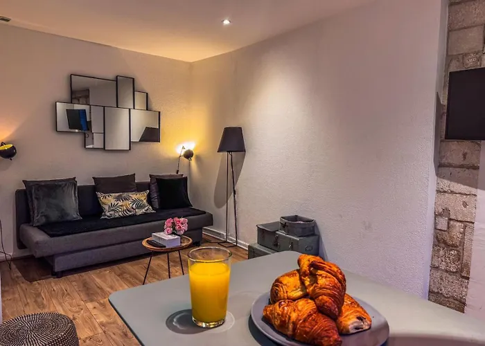 La Du Peyrou - 50m De L'arc De Triomphe Apartamento *